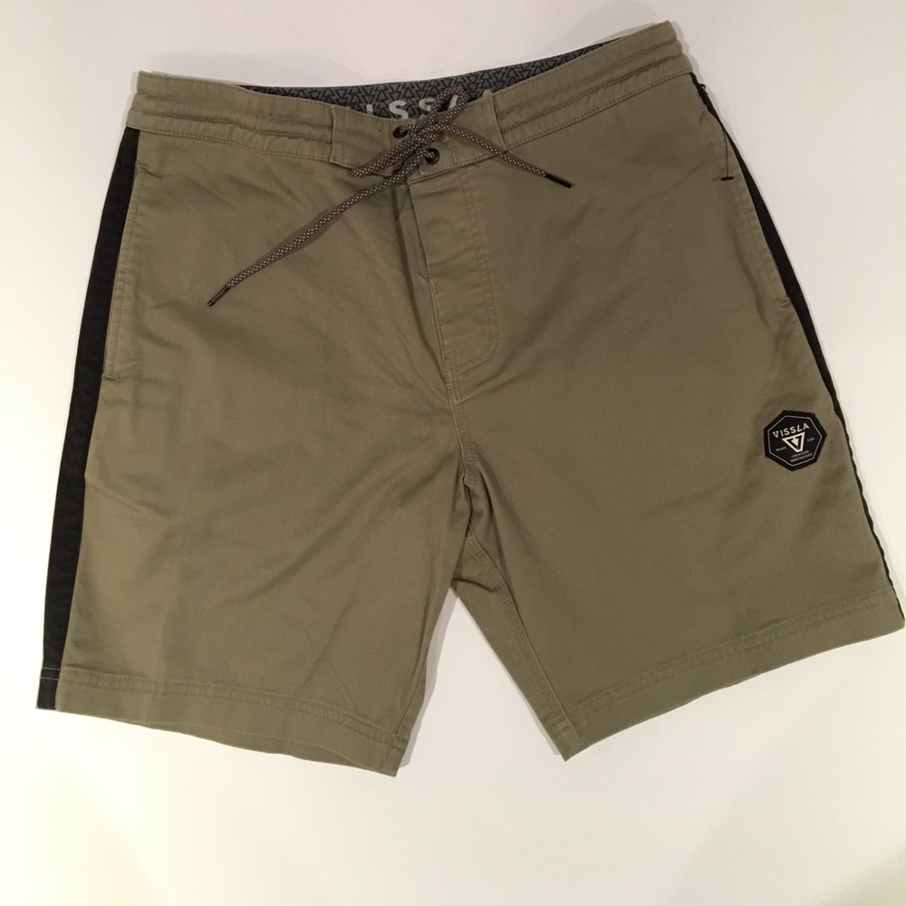 NWOT Vissla walk shorts size 32 length 18”